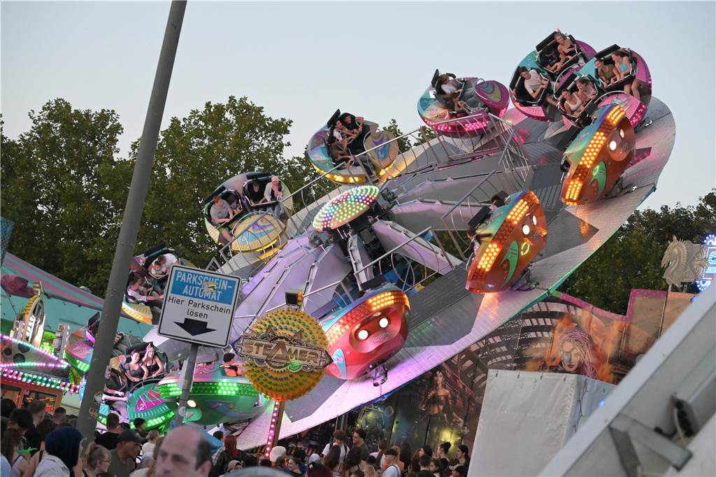 Die Lünsche Mess ist in vollem Gange. Am Freitag (8. September) waren viele Menschen in der Lüner Innenstadt unterwegs und hatten Spaß in den vielen Fahrgeschäften.