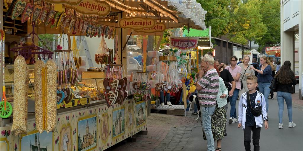Sorgenvoller Blick der Händler auf das „Lünsche Mess“-Wochenende Die Lünsche Mess ist seit Donnerstagabend eröffnet. Die Schausteller und Händler bemerken allerdings schon früh die Zurückhaltung der Kundschaft.