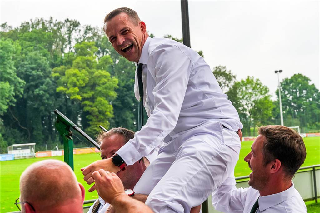 Die Lüntener Schützenbrüder haben mit Detlef Hoffschlag einen neuen König.