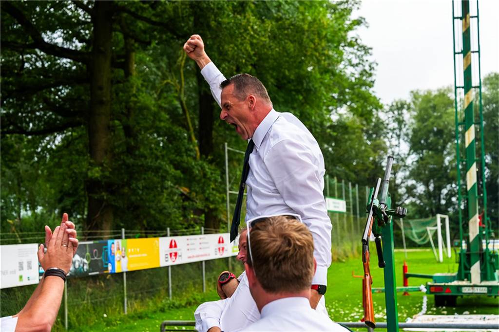 Die Lüntener Schützenbrüder haben mit Detlef Hoffschlag einen neuen König.