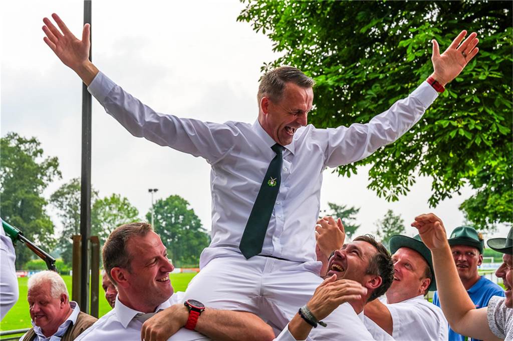 Die Lüntener Schützenbrüder haben mit Detlef Hoffschlag einen neuen König.