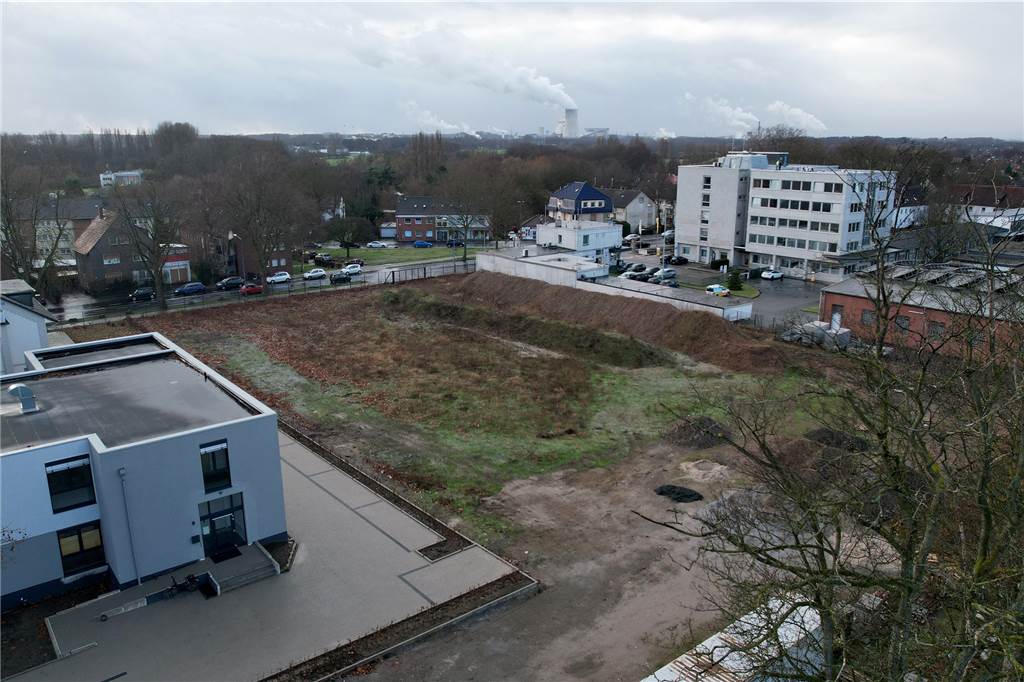 Neues Post-Zustellzentrum entsteht auf Ex-Schlachthofgelände in Lünen Die Luftaufnahme zeigt das ehemalige Schlachthof-Gelände an der Borker Straße. Hier soll künftig auch das neue DHL-Zustellzentrum stehen.