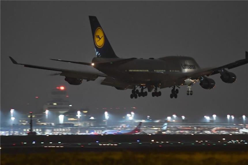 Lufthansa kündigt 1000 neue innerdeutsche Flüge pro Monat an Die Lufthansa hat ab Januar 1000 weitere innerdeutsche Flüge pro Monat angekündigt. Foto. Britta Pedersen Foto: Britta Pedersen