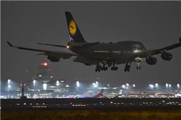 Die Lufthansa hat ab Januar 1000 weitere innerdeutsche Flüge pro Monat angekündigt. Foto. Britta Pedersen Foto: Britta Pedersen