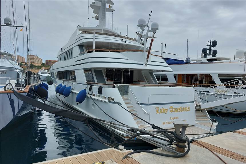 Ukrainer will russische Luxusjacht auf Mallorca versenken: „Das war meine erste Schlacht“ Die Luxusjacht «Lady Anastasia» liegt im Nobelhafen Porto Adriano bei Santa Ponsa im Südwesten der Mittelmeerinsel. Auf Mallorca hat ein ukrainischer Seemann als Reaktion auf die Invasion seines Heimatlandes nach Berichten versucht, die Jacht seines russischen Arbeitgebers zu versenken.
