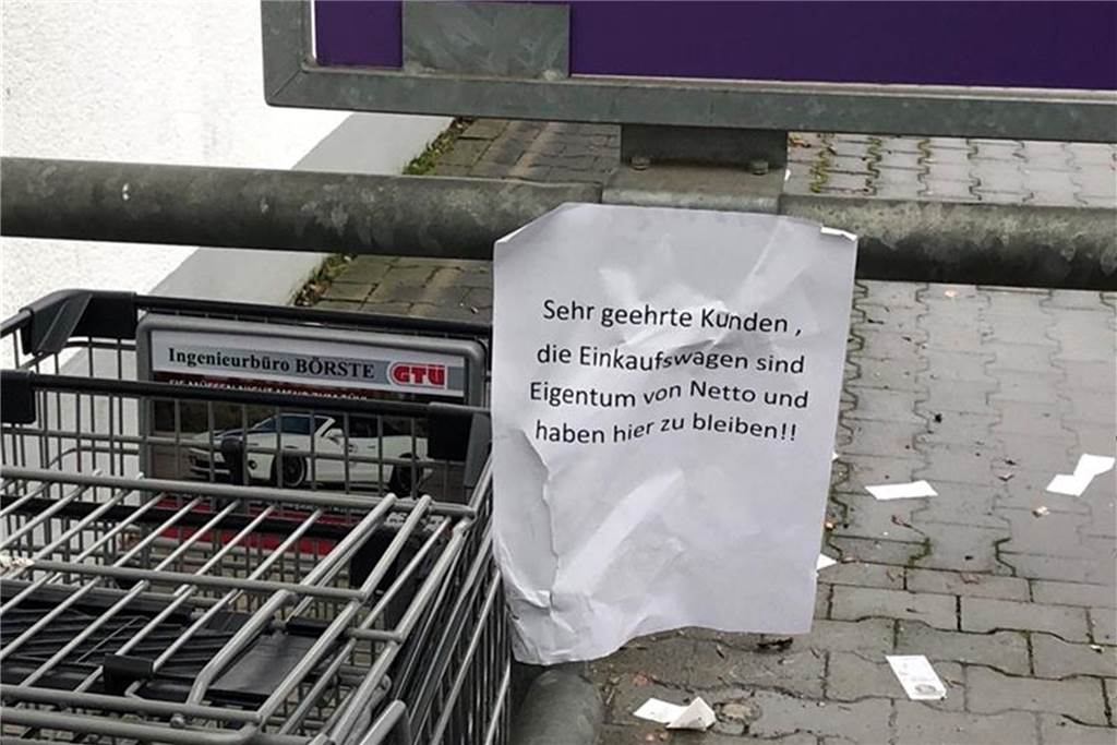 Eine Stadt verkommt zum Friedhof für herrenlose Einkaufswagen Die Mahnung der Märkte nehmen viele Kunden nicht ernst.