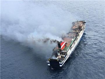 Die Mallorca-Fähre «Sorrento» ist weitgehend ausgebrannt. Foto: Guardia Civil