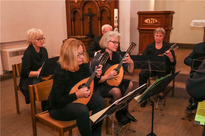Ritter‘s Mandolinen-Konzert-Gesellschaft freut sich über städtische Förderung von 650 Euro Die Mandoline wird gezupft, oder mit dem Plektron angeschlagen. Dabei entstehen grundverschiedene Klänge. So wie bei diesem Konzert.