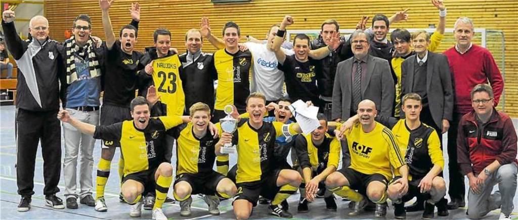 SV Langschede war eine echte Hallenmacht: Sieben Titel in neun Jahren gingen an die Ruhrbrücke Die Mannschaft des SV Langschede nach dem Titelgewinn 2012.