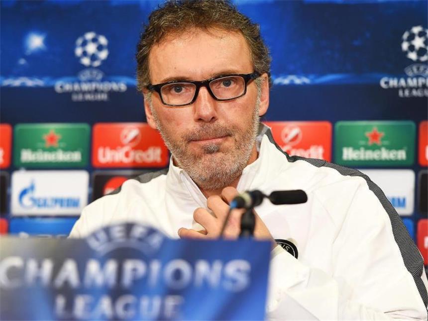 Paris mit Trauerflor gegen Chelsea Die Mannschaft von Laurent Blanc spielt mit Trauerflor. Foto: Andy Rain
