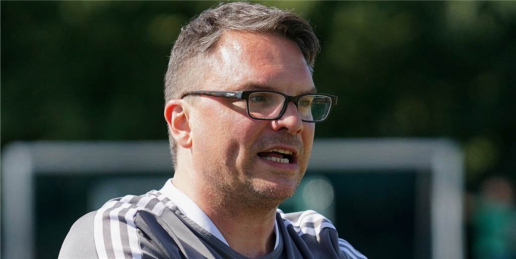 Zwischen Hecker-Cup und Kreispokal: Holzwickeder SC im Doppeleinsatz Die Mannschaft von Trainer Benjamin Hartlieb ist am Sonntag gleich doppelt im Einsatz.