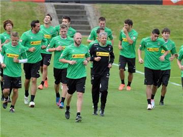 Die Mannschaft von Trainer Lucien Favre (M) muss gegen Dynamo Kiew antreten. Foto: Federico Gambarini