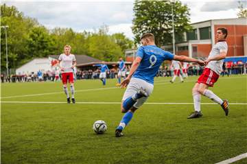 Die Mannschaft von TuS Neuasseln (blau) spielt in der kommenden Saison in der Kreisliga A2.