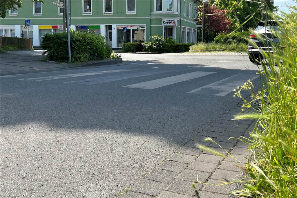 Drei „Baustellen“ an der Glück-Auf-Straße: Stadt reagiert schnell Die Markierungen am Kreisverkehr Glück-Auf-Straße/Im Harsewinkel waren ausgeblichen.