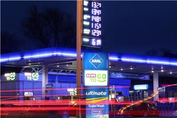Die Markttransparenzstelle für Kraftstoffe wertet jeden Tag Preisdaten von rund 14.750 Tankstellen aus. Foto: Ina Fassbender