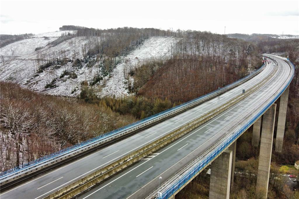 Die marode Talbrücke Rahmede ist gesperrt - und damit ein Teilabschnitt der Autobahn 45. Der Holzwickeder SC profitiert von den Bauarbeiten, die dort in den nächsten Monaten stattfinden, denn für Andreas Spais wäre die Fahrtzeit nach Meinerzhagen zu lang.