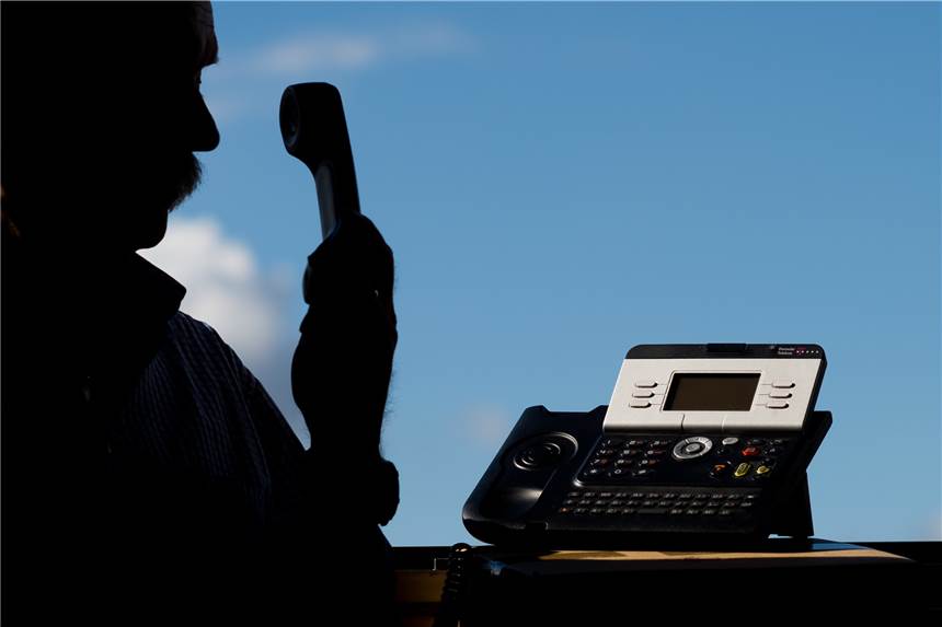 45-jähriger Lüner soll Mitglied einer Trickbetrüger-Bande sein Die Masche der Trickbetrüger (Symbolbild): Sie gaben sich am Telefon als Polizisten aus.
