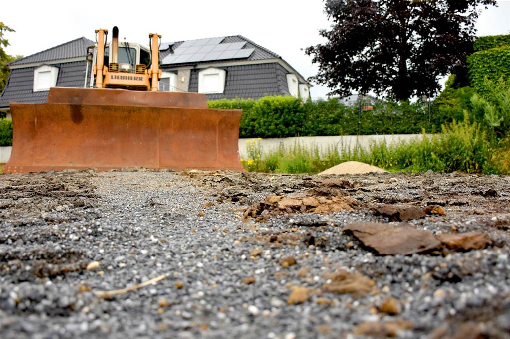 Baumaschine auf dem Grundstück für den neuen Schützenplatz