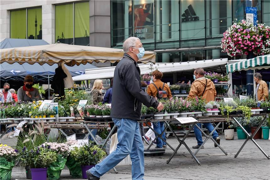 Weiter Maskenpflicht in Dortmund? Entscheidung steht jetzt fest Die Maskenpflicht auf Westen- und Ostenhellweg und den Dortmunder Wochenmärkten - hier ein Archivbild - wird ab 10.3. aufgehoben.