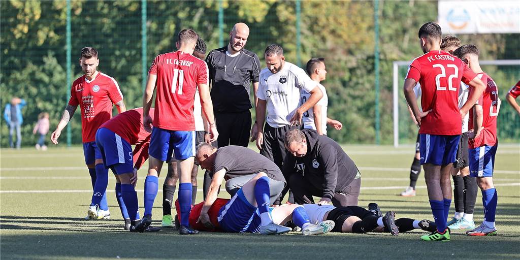 Acht Spiele, über 100 Fotos: Impressionen vom 9. Spieltag in Castrop-Rauxel zum Durchklicken Die medizinischen Betreuer beider Mannschaften mussten beim Bezirksliga-Spiel zwischen Westfalia Huckarde und FC Castrop-Rauxel auf den Platz. Diese und viele weiteren Szenen des neunten Spieltages fingen unsere Fotografen im Bild ein.