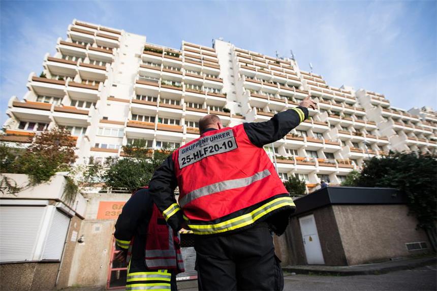 Die mehr als 400 Wohnungen des Dorstfelder Hannibals sind momentan aus Brandschutzgründen nicht bewohnbar. Alle Mieter des riesigen Komplexes müssen vorerst woanders unterkommen. Die Feuerwehr leitete am Donnerstag die Evakuierung ein.