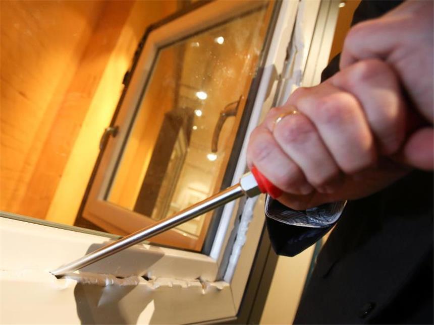 Mehrheit für härtere Bestrafung von Einbrechern Die Mehrheit der Bevölkerung möchte Einbrecher härter bestraft sehen. Foto: Bodo Marks