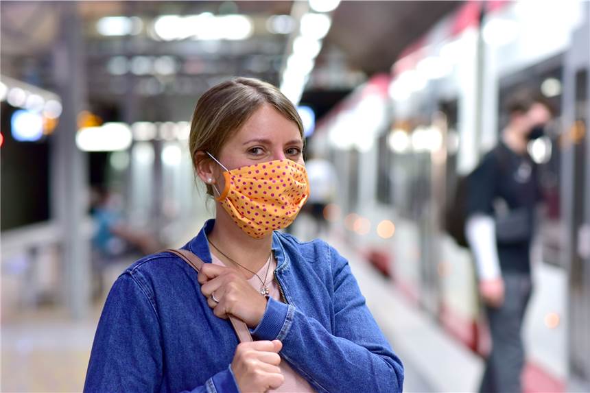 Mehr Kontrollen der Maskenpflicht in Stadtbahnen Die meisten Fahrgäste halten sich an die Maskenpflicht.