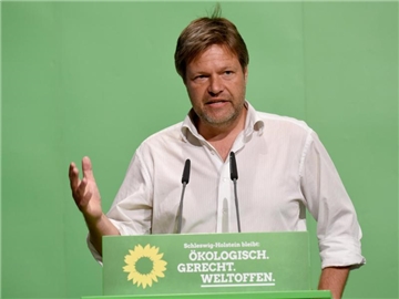 "Die Menschen wählen mit Politikern auch Stellvertreter ihrer Sehnsüchte und Hoffnungen, nicht abgezockte Pokerspieler", sagt der schleswig-holsteinische Umwelt- und Landwirtschaftsminister Robert Habeck. Foto: Carsten Rehder