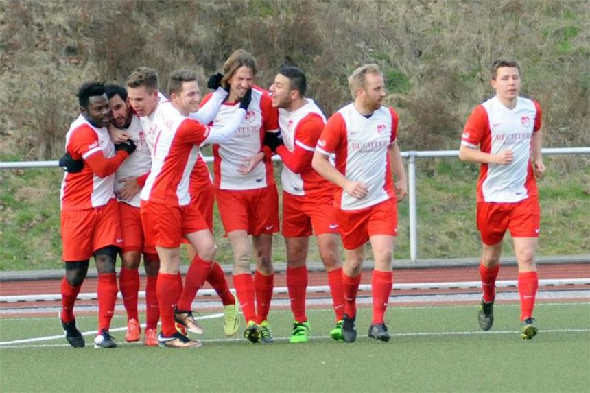 SG und SuS teilen die Punkte – Alle Ergebnisse Die Merklinder jubeln nach der 1:0-Führung. Am Ende mussten sie doch noch zwei Punkte hergeben, spielten gegen die SG Castrop 1:1.