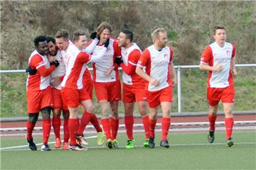 Die Merklinder jubeln nach der 1:0-Führung. Am Ende mussten sie doch noch zwei Punkte hergeben, spielten gegen die SG Castrop 1:1.