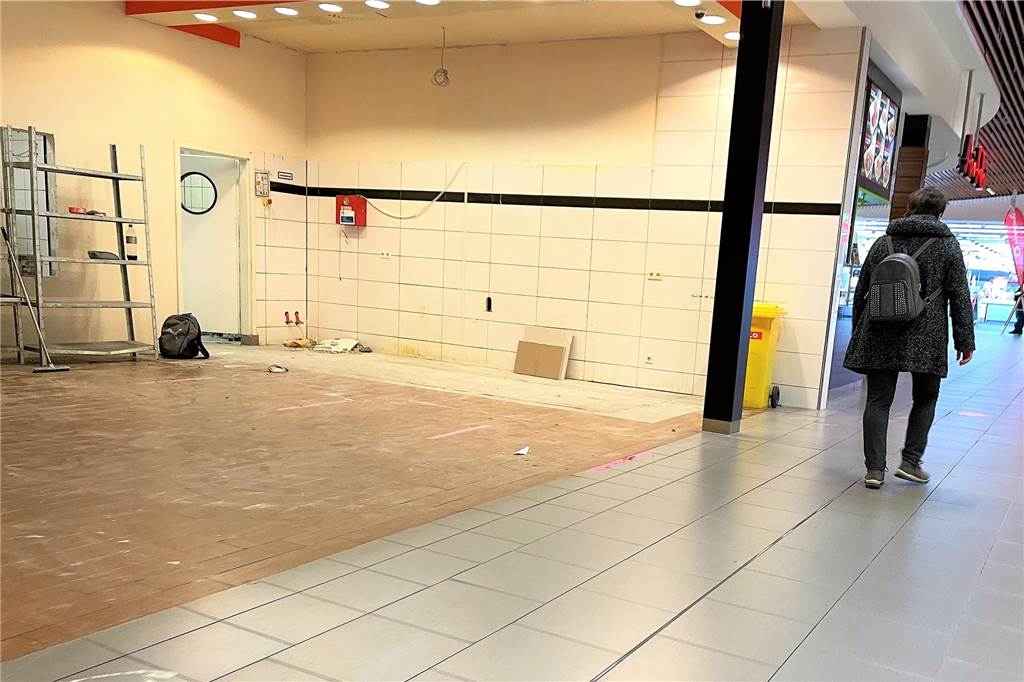 Leerstände im Indupark Dortmund: Rätselraten um neue Mieter Die Mietfläche des ehemaligen Restaurants "Mama Cuisine" wird aktuell renoviert.