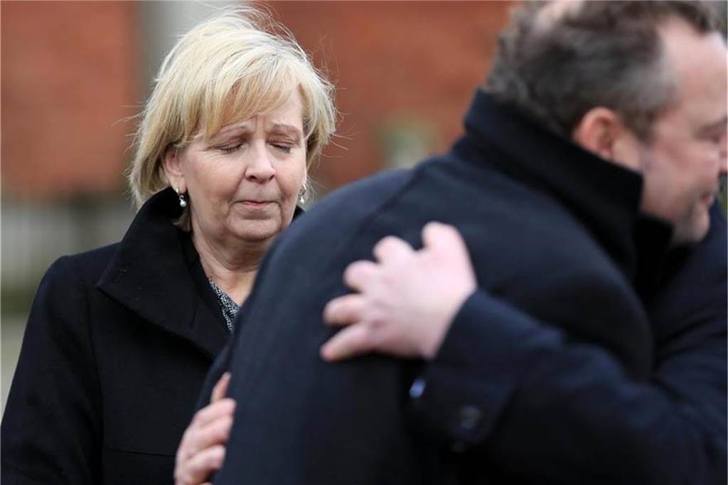 Die Ministerpräsidentin von Nordrhein-Westfalen, Hannelore Kraft, kommt von der Trauerfeier.