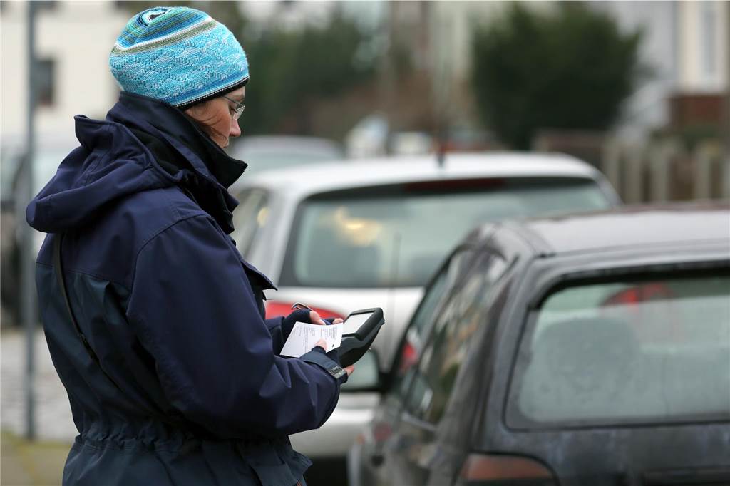 Verkehrschaos Hauptstraße: Weitläufiges Halteverbot steht bevor Die Missachtung vom durchgängigen Halteverbot sowie dem „Parkverbot“ wird auch in Nienborg saftige Bußgelder nach sich ziehen. Bis zu den Sommerferien 2023 sollen die Schilder laut Straßen NRW aufgestellt sein.