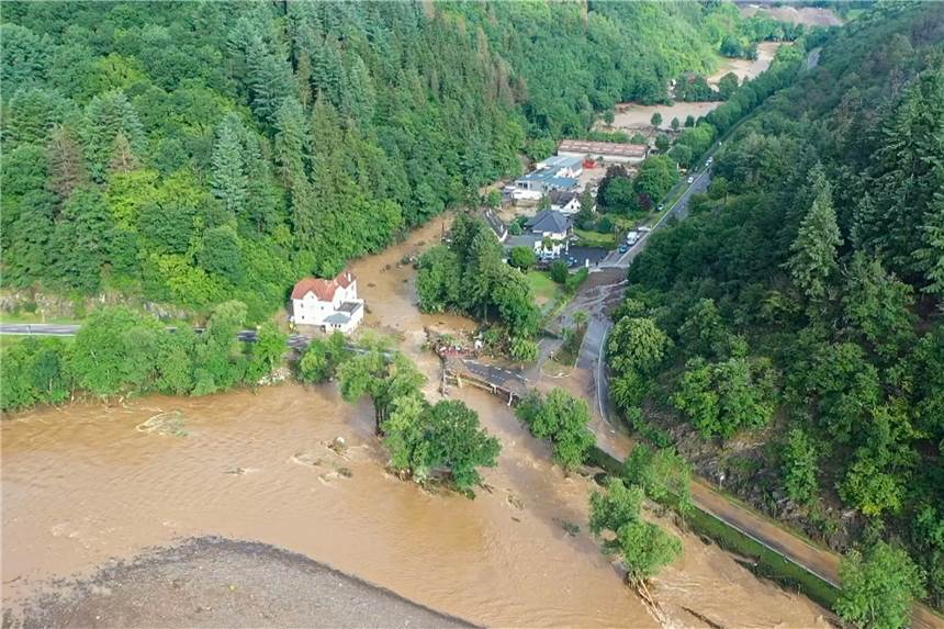 Starkregen-Katastrophe: Welchen Einfluss hat die Klimaerwärmung? Die mit einer Drohne gefertigte Aufnahme zeigt die Verwüstungen die das Hochwasser der Ahr in dem Eifel-Ort angerichtet hat.