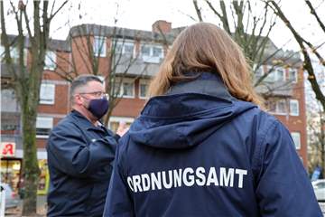 Die Mitarbeiter des Ordnungsamtes in Holzwickede werden gemeinsam mit der Polizei am Samstag wieder neuralgische Stellen für Corona-Verstöße in den Blick nehmen.