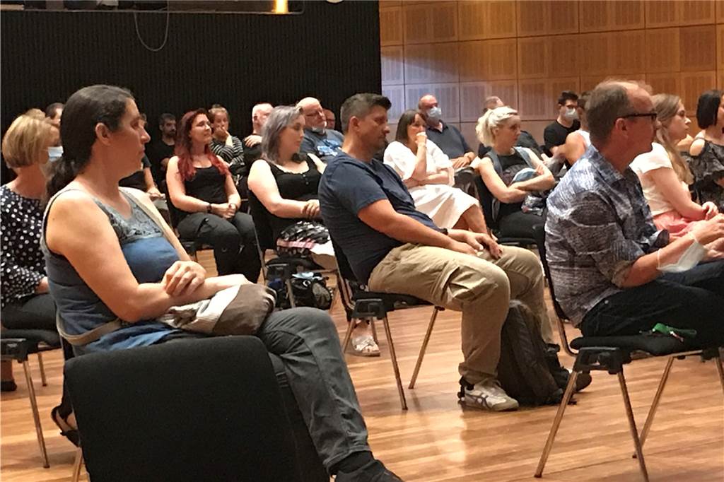 Ohne Maske im Theater? WLT startet mit Hoffnung in neue Spielzeit Die Mitarbeiter des WLT vor und hinter den Kulissen sind froh, dass es wieder los geht. Das konnte man spüren beim Auftakttermin der neuen Spielzeit in der Stadthalle.