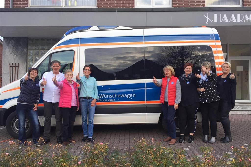 Die Mitarbeiterinnen des Friseursalons Borgmann in Ascheberg sammelten von den Kunden an einem Tag knapp 2000 Euro für den Wünschewagen.