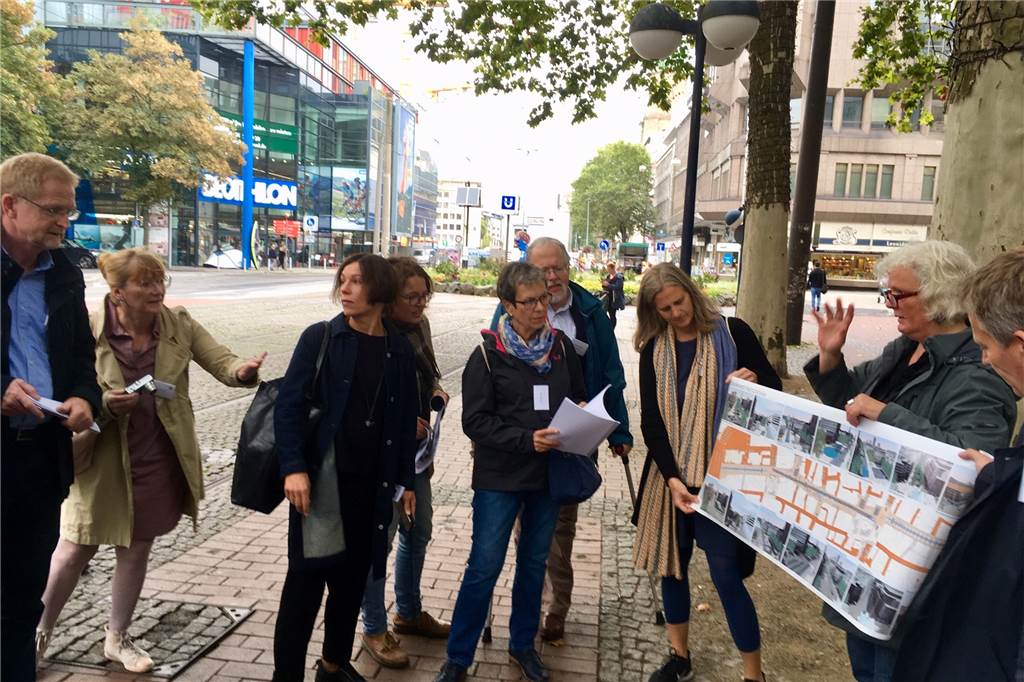 Nach Jahren des Wartens: Jetzt steht Starttermin für Weiterbau des „Boulevard Kampstraße“ Die Mitglieder des Gestaltungsbeirats informierten sich bei einem Rundgang über die aktuellen Planungen für den "Boulevard Kampstraße".
