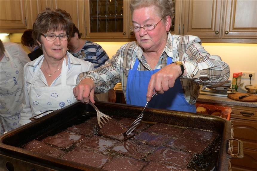 Stadtagentur Dorsten sucht regionale Rezepte für „Dorsten-Kochbuch“ Die Mitglieder des Wulfener Heimatvereins genießen häufig westfälische Spezialitäten wie Panhas. Für ein Dorsten-Kochbuch werden jetzt regionale Rezepte gesucht.