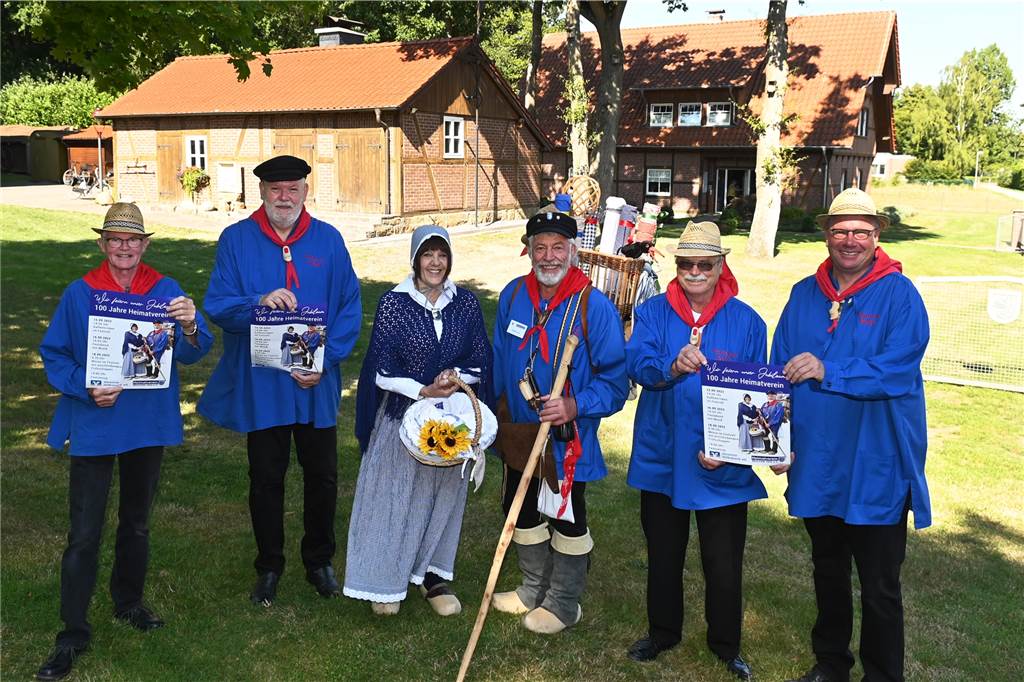100-Jahr-Feier: Volles Programm beim Heimatverein Wulfen (mit Video) Die Mitglieder freuen sich auf die Festtage: Johannes Krümpel, Reinhold Grewer, Drüne und Kalle Lutz, Ulrich Guthoff und Martin Huthmacher.
