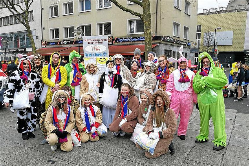 Das ist die jüngste Narren-Präsidentin der Stadt Die Mitglieder von „So fast as Düörp’m“ beim Kinderkarneval 2018 in Dortmund.