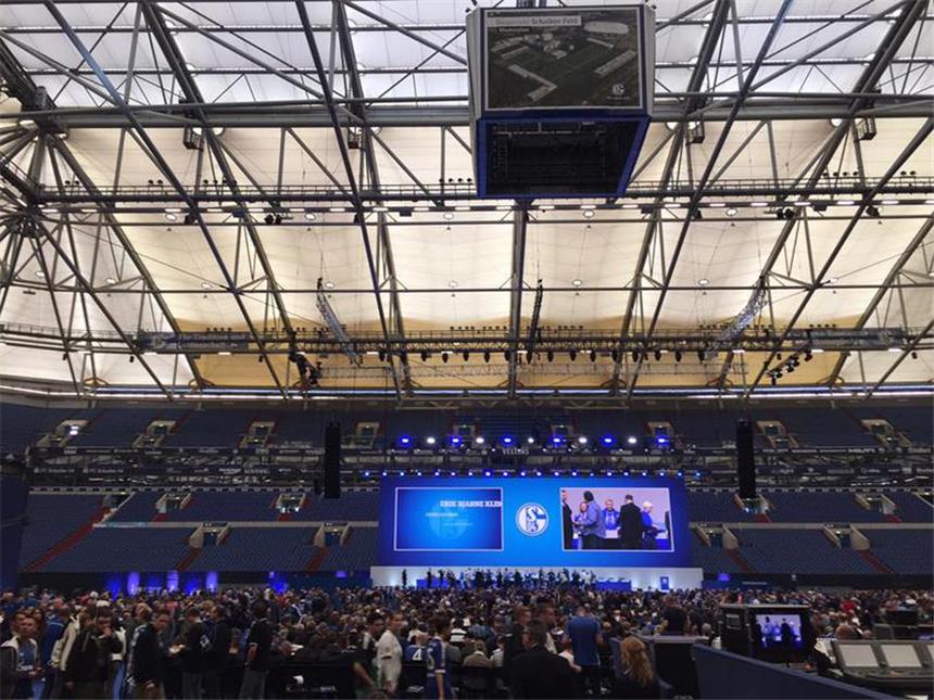 Mitgliederversammlung: Tönnies wiedergewählt Die Mitgliederversammlung auf Schalke am Sonntag, 26. Juni.