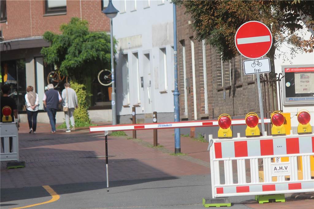 Entscheidung über Verkehrsversuch: Das denken Schermbecker über das Gesperrte Mittelstraße in Schermbeck