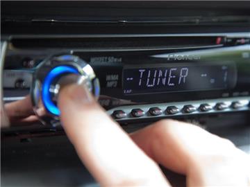 Die mobile Jukebox: Das Radio ist bei Autofahrern immer noch am beliebtesten. Foto: Kai Remmers
