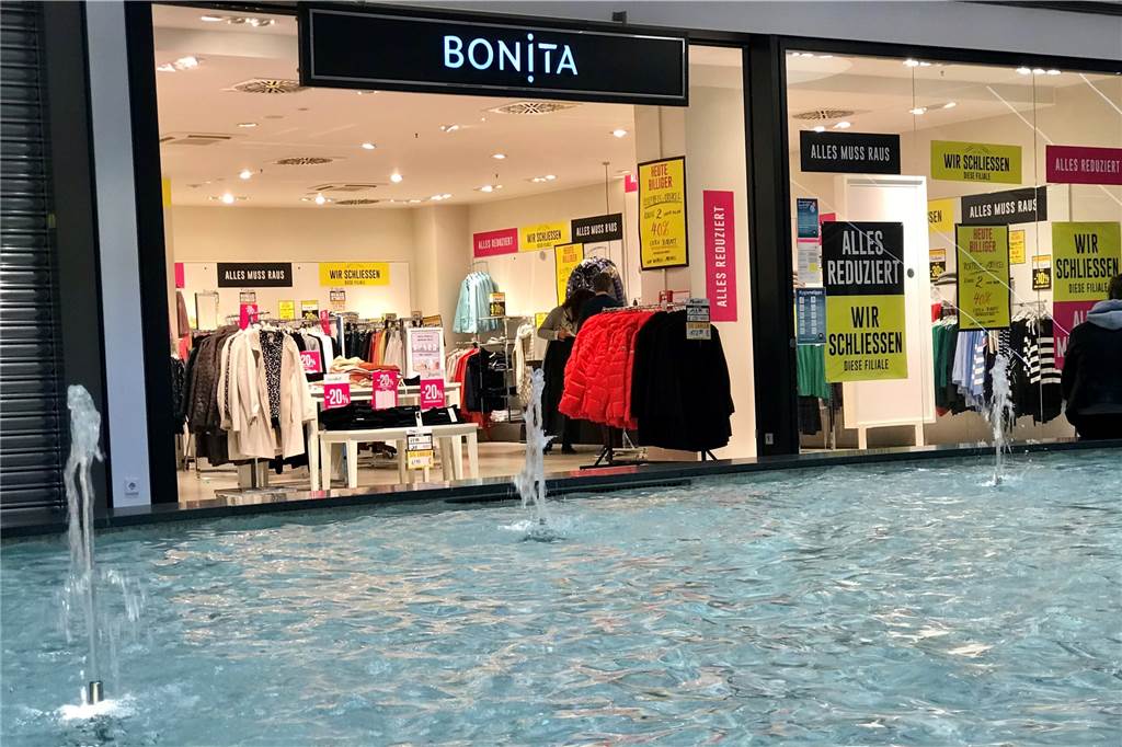 Coronakrise: Mehrere Geschäfte kündigen Abschied aus Dorsten an Die Modemarke Bonita schließt zum Jahresende ihre Filiale in den Mercaden, der Räumungsverkauf hat begonnen.