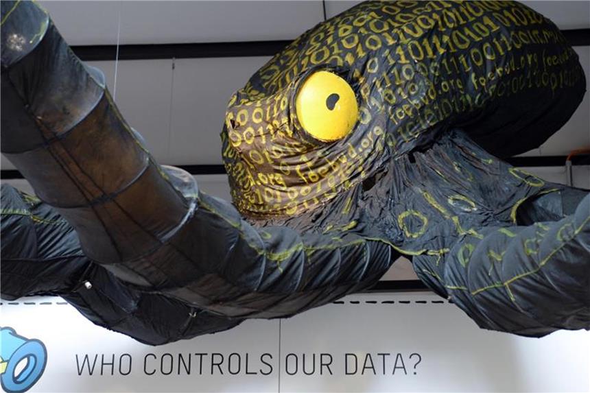 Die modernen Datenkraken sind Online-Dienste: Sie sammeln alle möglichen Nutzerdaten. Foto: Britta Pedersen/dpa-Zentralbild/dpa-tmn