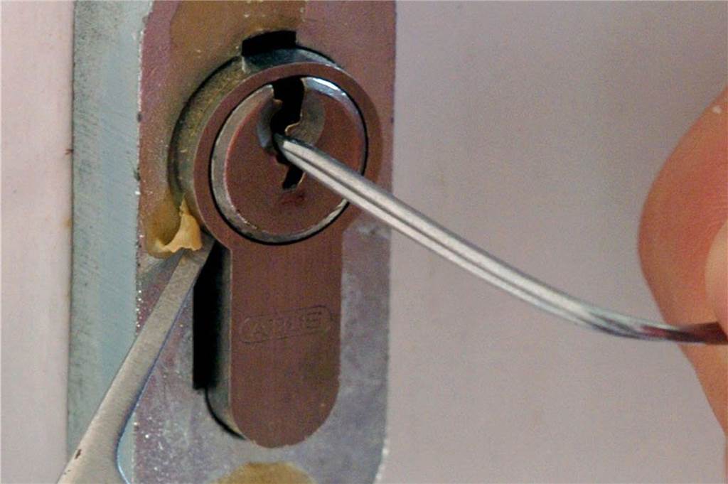 Legdener Ex-Straftäter (55) verrät, wie Einbrecher ticken und was gegen sie hilft Die Möglichkeiten, in ein Objekt einzudringen, sind für Einbrecher vielfältig.