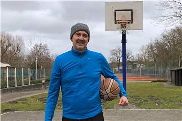 Die Möglichkeiten, mit seiner Mannschaft vom VfL Ahaus zu trainieren, sind derzeit für Boris Golubovic stark begrenzt. 