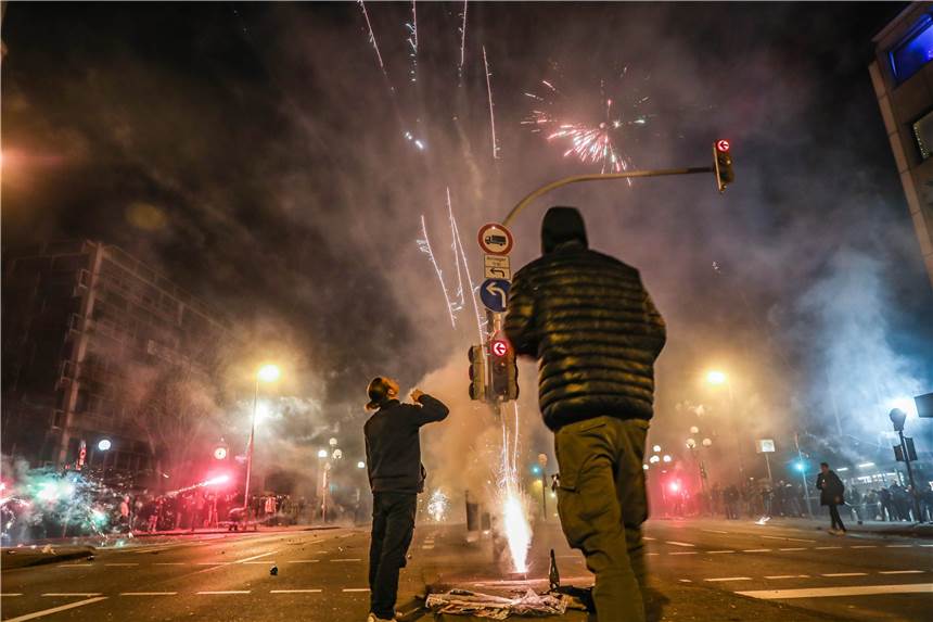 Silvester 2021/22 in Dortmund: Hier sind Raketen und Böller verboten Die Möllerbrücke ist vor der Pandemie ein absoluter Böller-Hotspot in Dortmund gewesen.