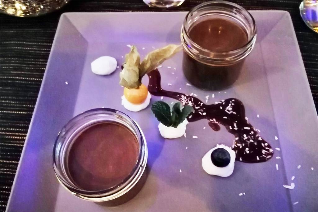 Eine kulinarische Auszeit im Herzen Stadtlohns: Hochwertige Küche und coole Atmosphäre Die Mousse au Chocolat ist nicht besonders süß, aber sehr schokoladig.